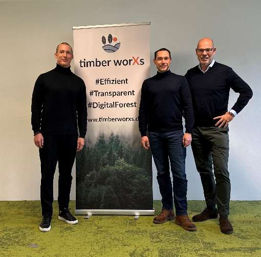 Image 2 (from left): Marius Grschner (COO), Marc Claas (CTO) and Gustav Ga (CEO) of timber worXs. Photo: timber worXs.
